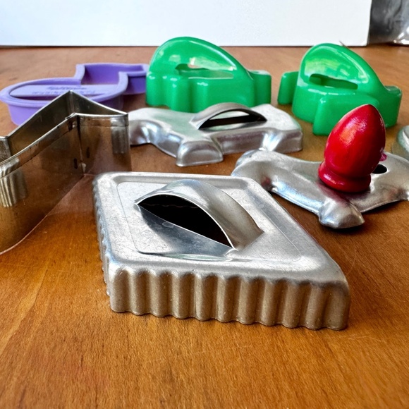 Assorted Cookie Cutters Set of 8 Hutzler Wilton Vintage - Picture 4 of 7